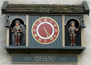 Klok bij station Marerijk