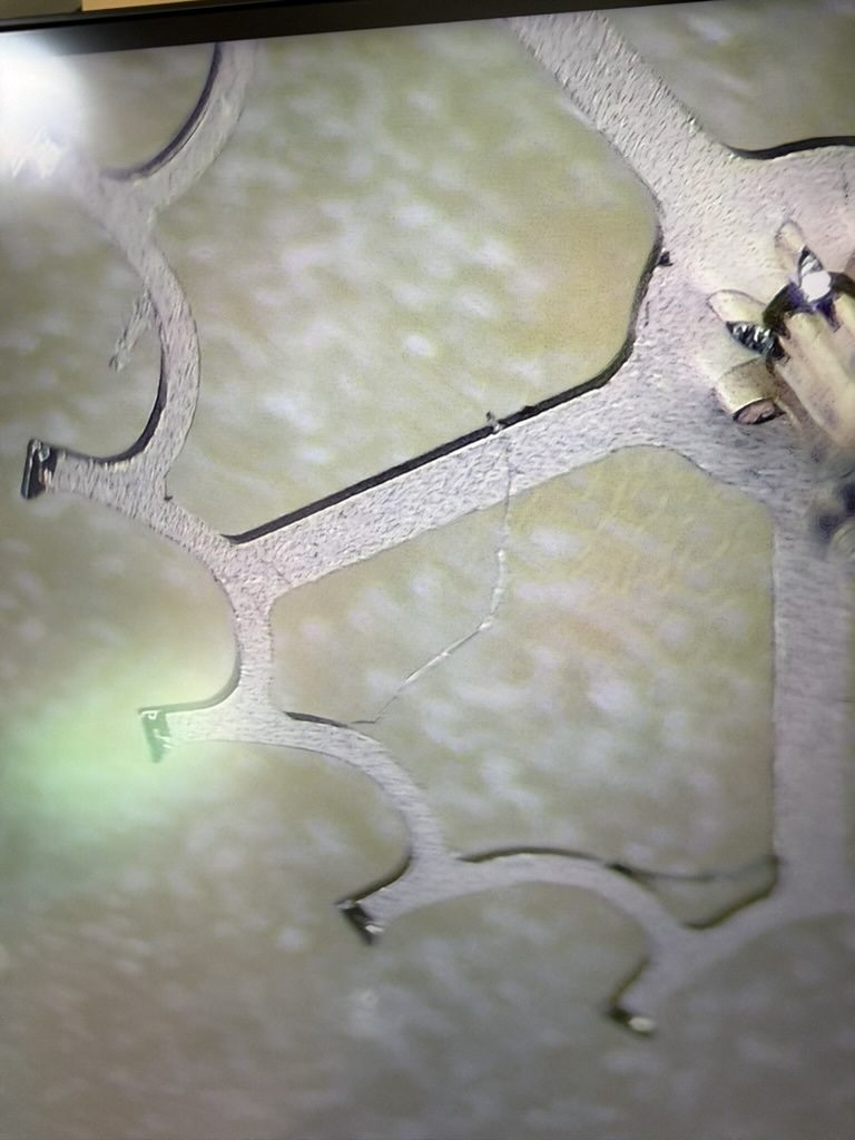 Detail van een King Seiko-onderdeel tijdens microscopische controle