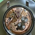Gemonteerd Omega 600-uurwerk na onderhoud